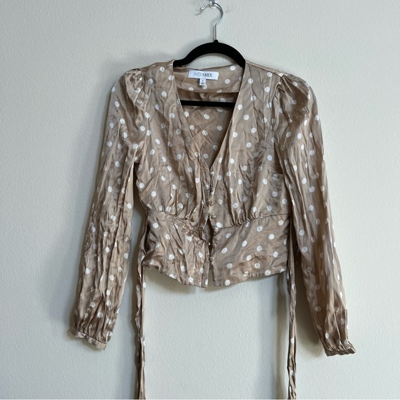 Intermix Blush flora Polka Dot top - Picture 2 of 3